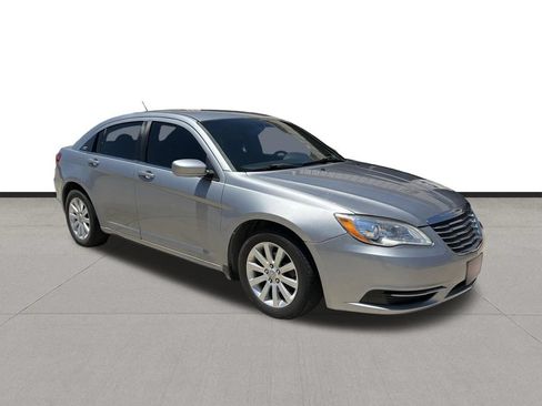 Used 2013 Chrysler 200 Touring FWD image 3