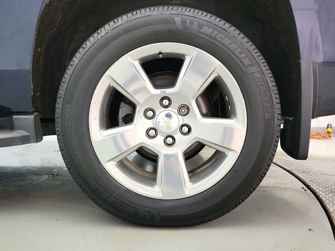 Used 2020 Chevrolet Tahoe LT w/ Luxury Package AWD/4WD image 39