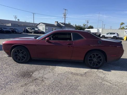 Used 2020 Dodge Challenger SXT w/ Blacktop Package image 8