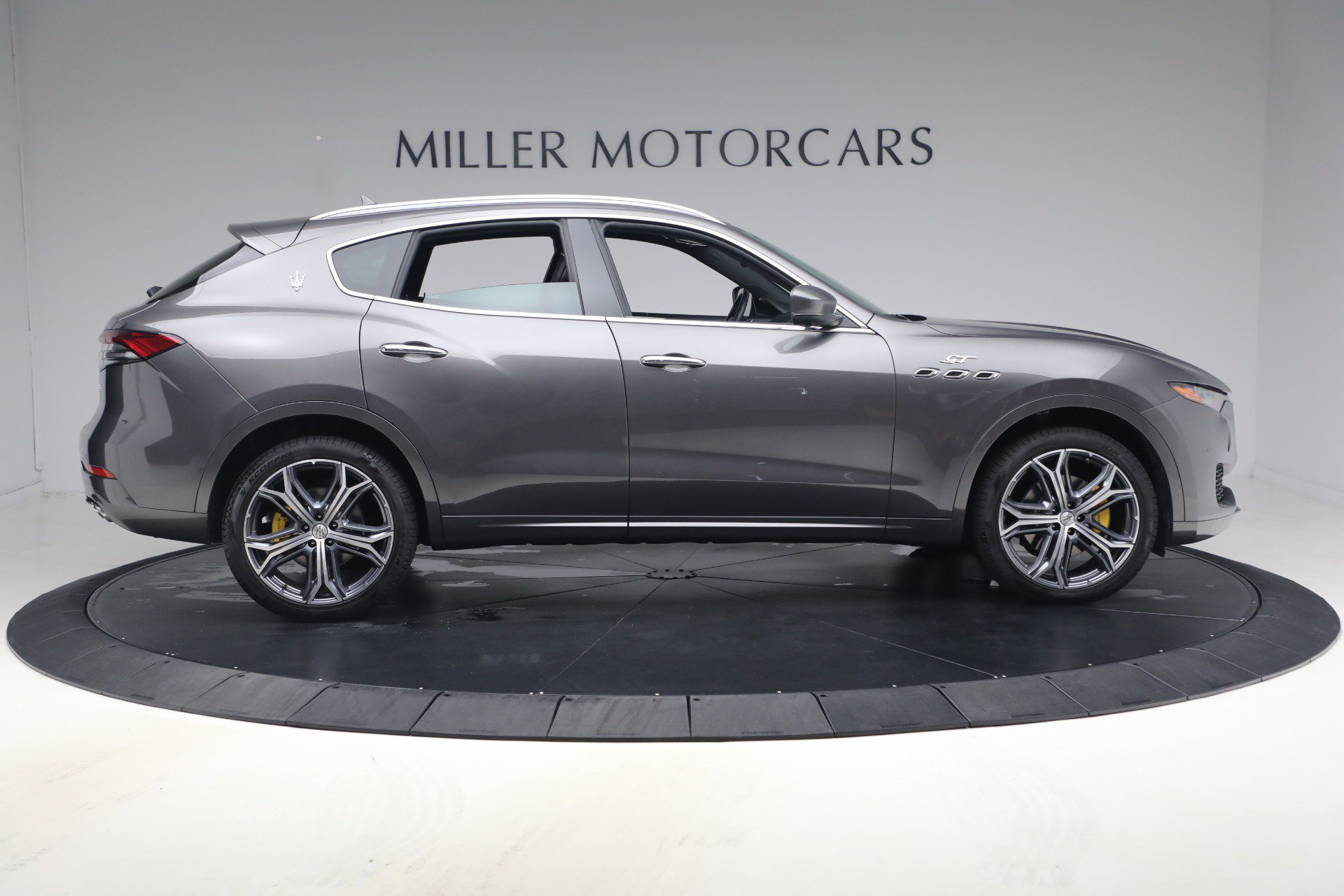 Certified 2023 Maserati Levante GT AWD/4WD image 9