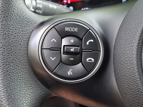 Used 2022 Kia Soul LX image 16