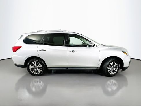 Used 2019 Nissan Pathfinder SV image 8
