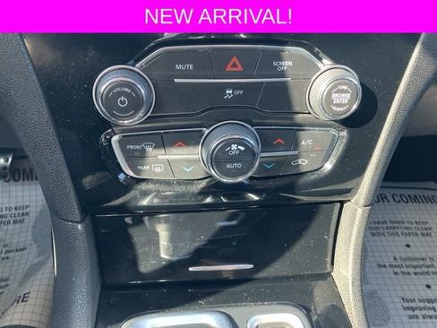 Used 2023 Chrysler 300 Touring image 27