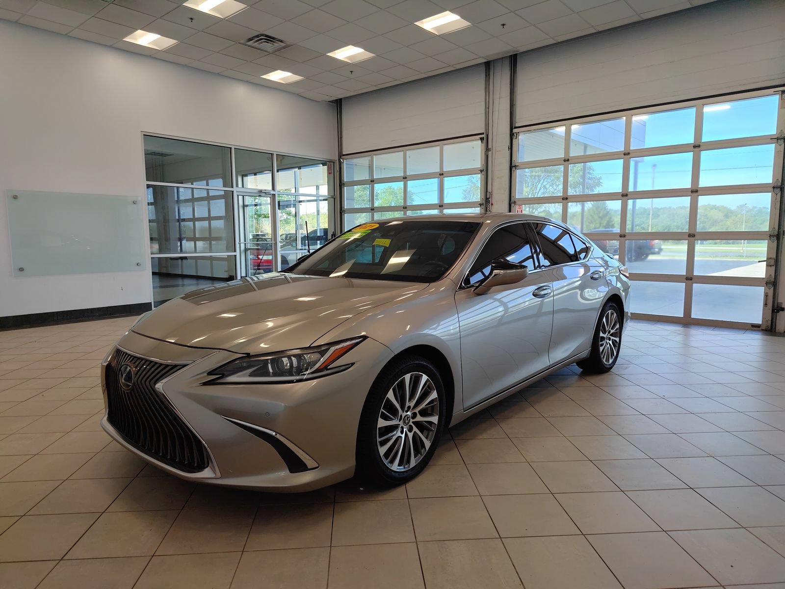 Used 2021 Lexus ES 250 w/ Premium Package AWD/4WD image 4