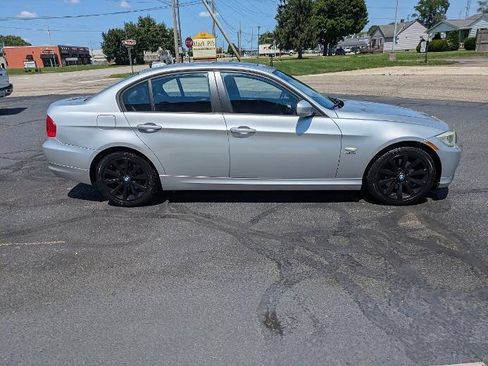 Used 2011 BMW 328i xDrive Sedan AWD/4WD image 5