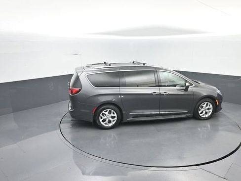 Used 2018 Chrysler Pacifica Touring-L Plus w/ Tire & Wheel Group FWD image 29