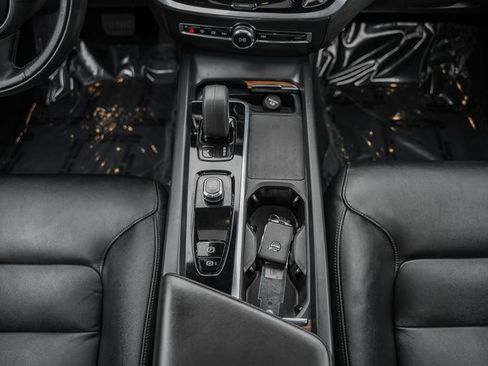 Certified 2022 Volvo S60 B5 Momentum w/ Premium Package image 25