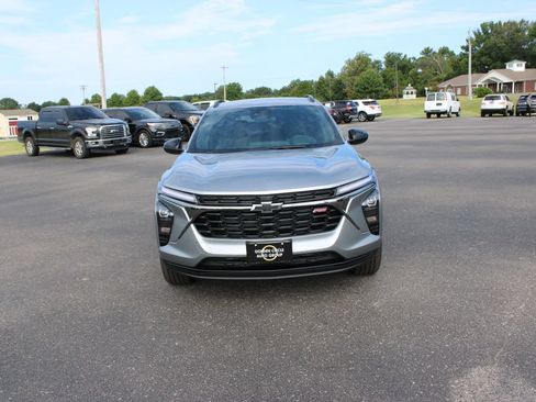 New 2026 Chevrolet Trax RS w/ Driver Confidence Package FWD image 3