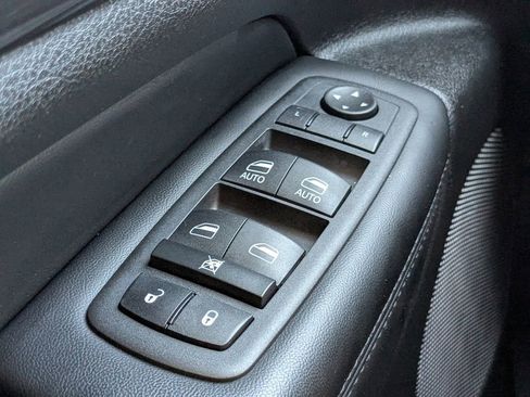 Used 2022 Jeep Grand Cherokee Laredo X image 23