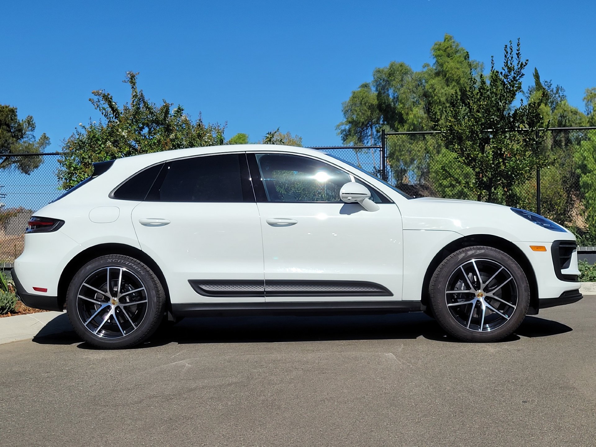 Used 2026 Porsche Macan AWD/4WD image 8