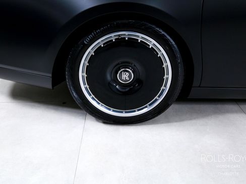 Used 2025 Rolls-Royce Phantom Sedan image 40
