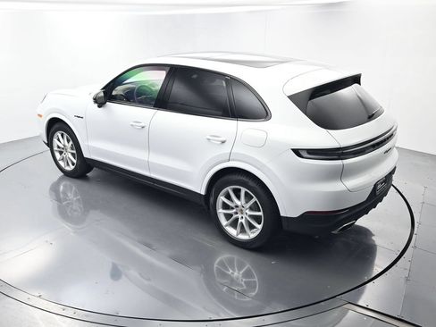Certified 2024 Porsche Cayenne AWD/4WD image 36