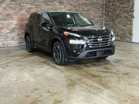 Certified 2025 Nissan Rogue SV image 6