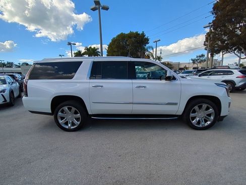 Used 2019 Cadillac Escalade ESV Premium Luxury image 2