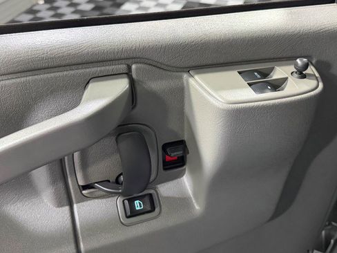 Used 2017 GMC Savana 3500 LS image 30