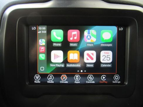 Used 2019 Jeep Renegade Limited image 12