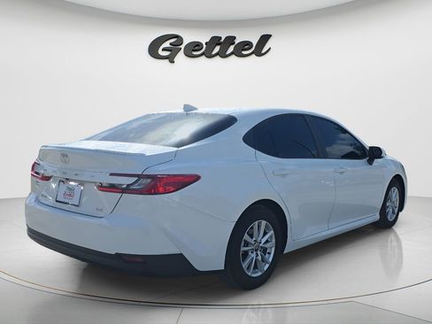 Used 2025 Toyota Camry LE w/ Convenience Package image 4