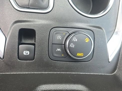 Used 2022 Chevrolet Traverse LS image 21