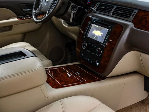 Used 2012 Chevrolet Avalanche LTZ image 33