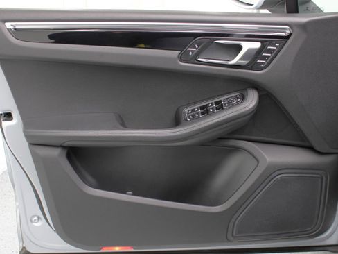 Used 2016 Porsche Macan S image 34