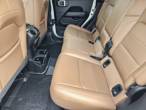 Used 2021 Jeep Gladiator Overland w/ Popular Equipment Package AWD/4WD image 35
