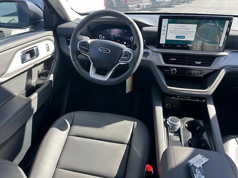 New 2025 Ford Explorer Active w/ Active Comfort Package image 18