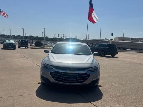Used 2025 Chevrolet Malibu LT FWD image 5