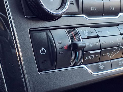 Used 2017 Ford Explorer XLT w/ Equipment Group 202A image 5