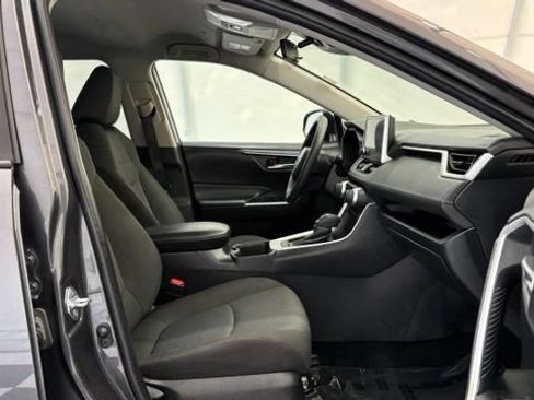 Used 2025 Toyota RAV4 XLE FWD image 20