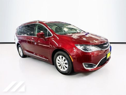 Used 2017 Chrysler Pacifica Touring-L image 3