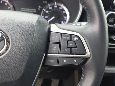 Used 2024 Toyota Highlander XSE image 24