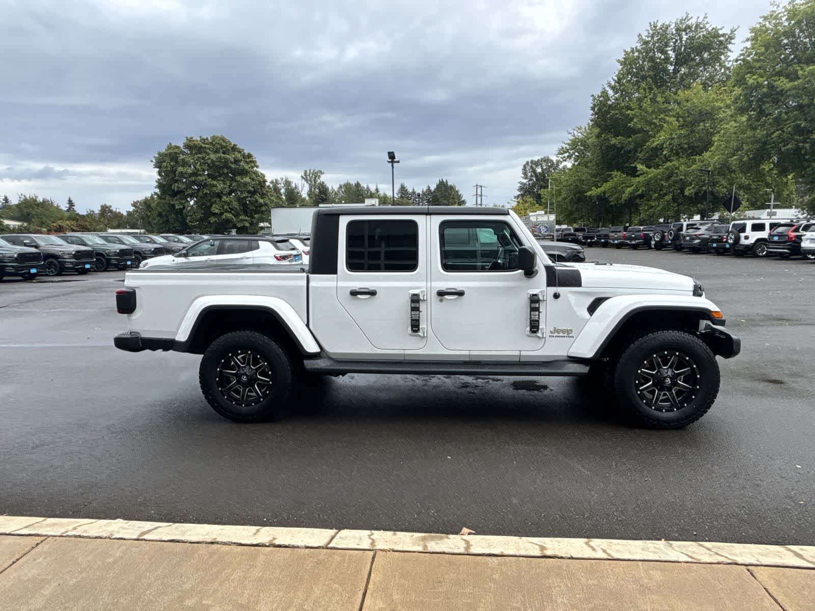 Certified 2020 Jeep Gladiator Overland AWD/4WD image 6
