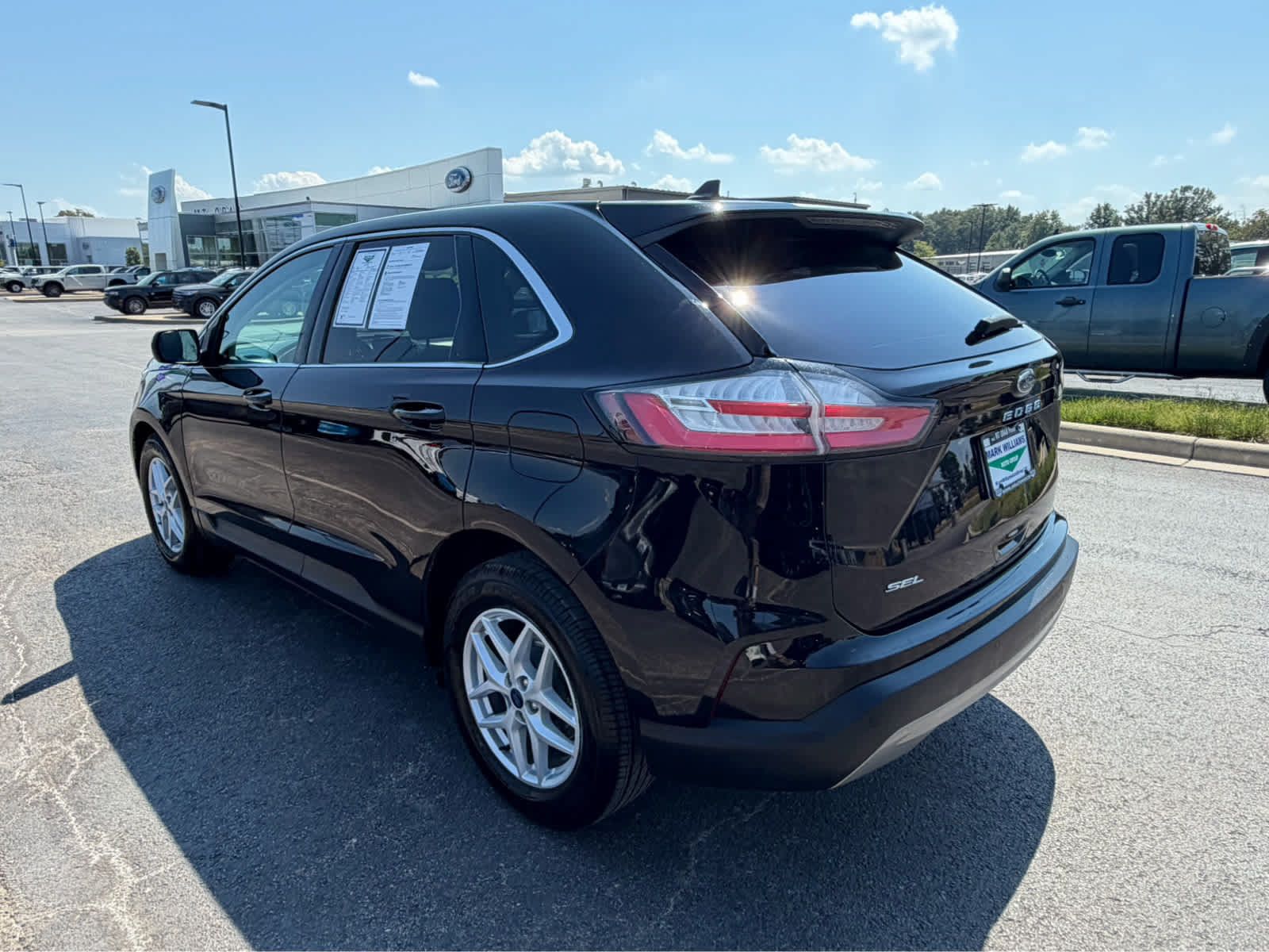 Used 2021 Ford Edge SEL w/ Convenience Package FWD image 4