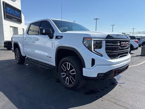 Used 2025 GMC Sierra 1500 AT4 w/ AT4 Premium Package AWD/4WD image 4