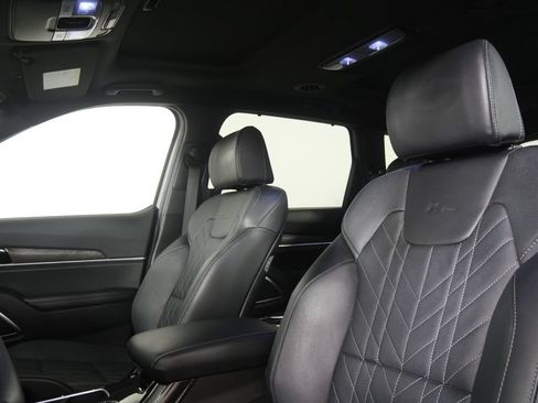 Used 2025 Kia Telluride SX X-Line AWD/4WD image 9