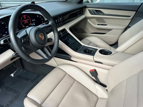 Used 2022 Porsche Taycan image 4