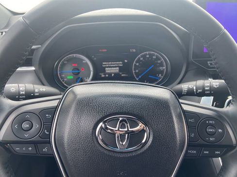 Certified 2024 Toyota Venza Nightshade image 16