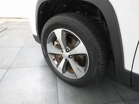 Used 2022 Jeep Cherokee Limited image 30