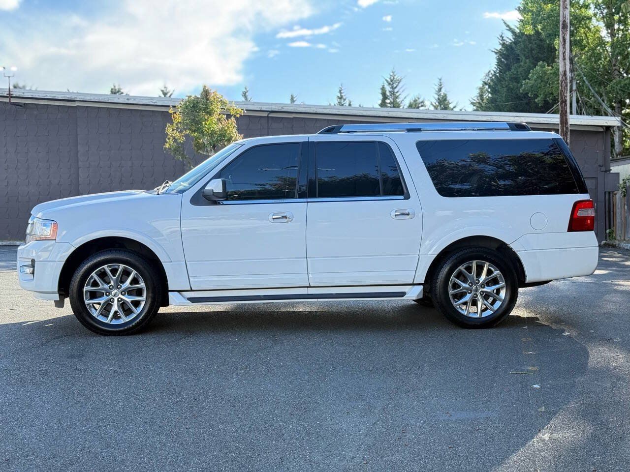 Used 2017 Ford Expedition EL Limited RWD image 2