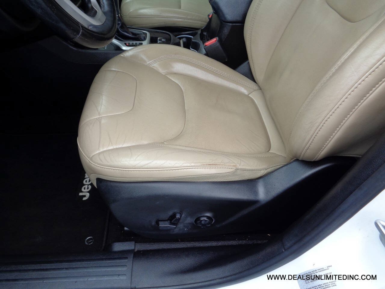 Used 2017 Jeep Cherokee Limited AWD/4WD image 9