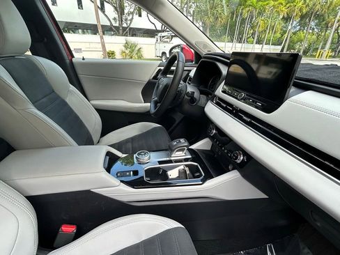 Used 2025 Mitsubishi Outlander SE FWD image 35