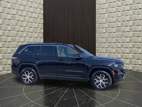 Certified 2023 Jeep Grand Cherokee Limited AWD/4WD image 3