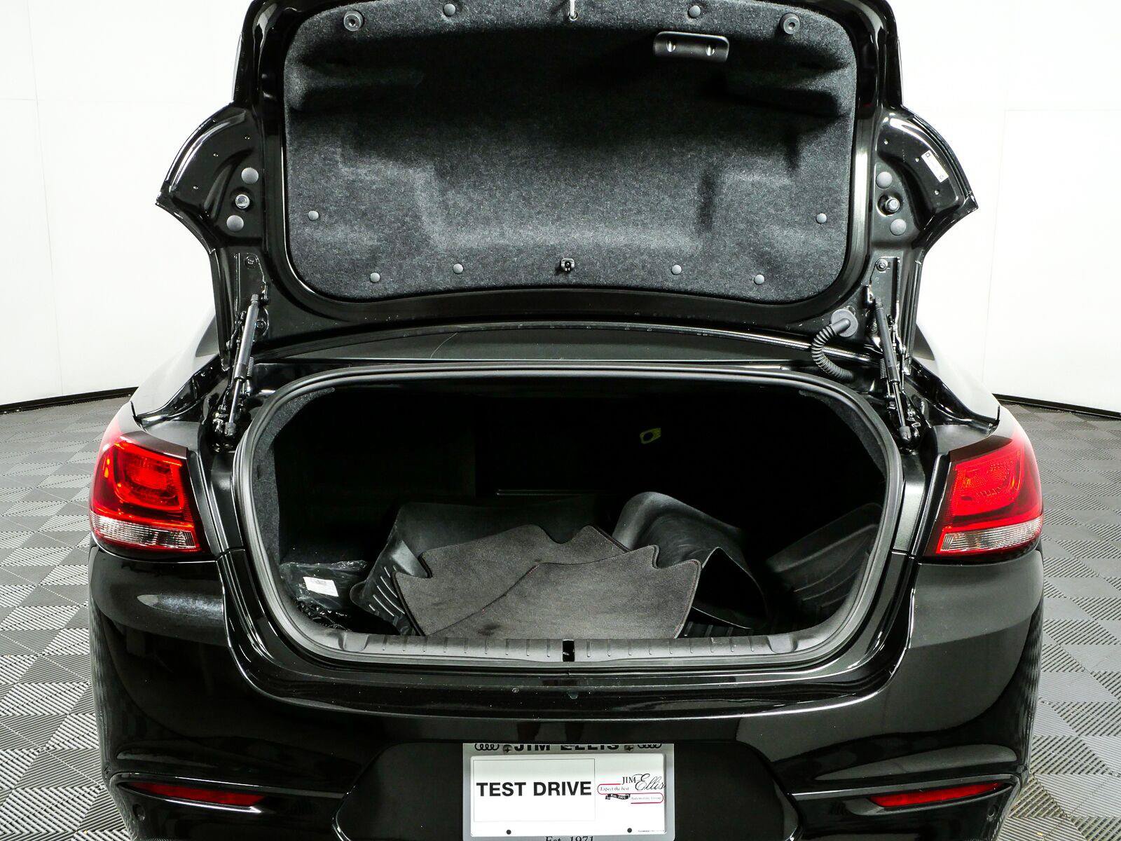 Used 2017 Chevrolet SS RWD image 32