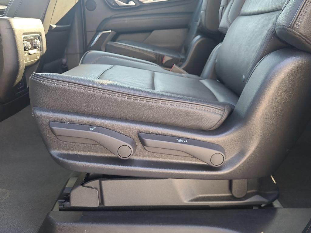 Used 2023 GMC Yukon XL Denali AWD/4WD image 15