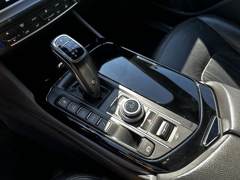 Used 2021 Maserati Levante image 23