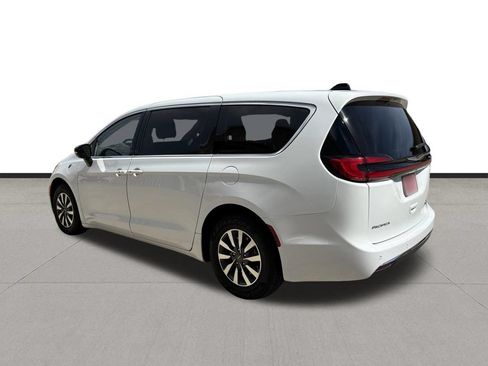 Used 2024 Chrysler Pacifica Limited FWD image 7