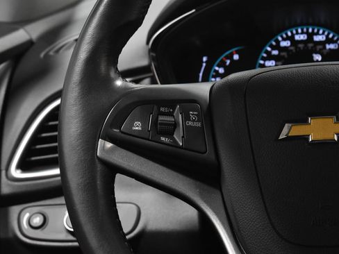 Used 2022 Chevrolet Trax LT w/ LT Convenience Package AWD/4WD image 10