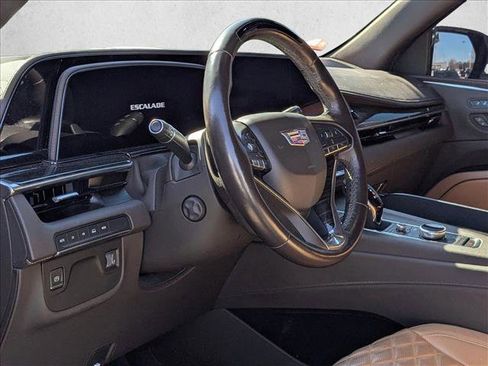 Used 2022 Cadillac Escalade ESV Premium Luxury image 6