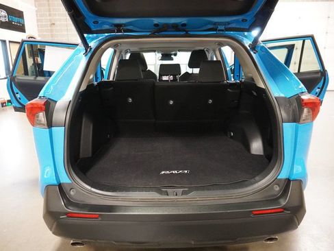 Used 2019 Toyota RAV4 XLE AWD/4WD image 12