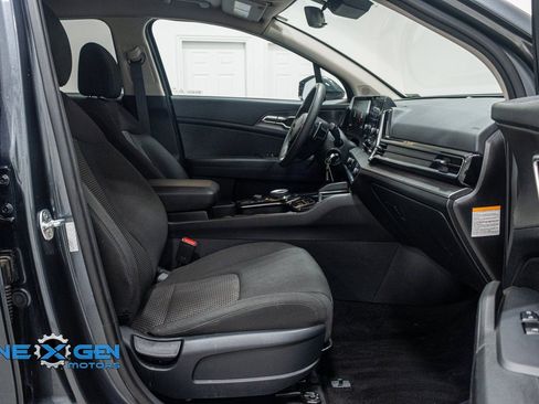 Used 2024 Kia Sportage LX image 40